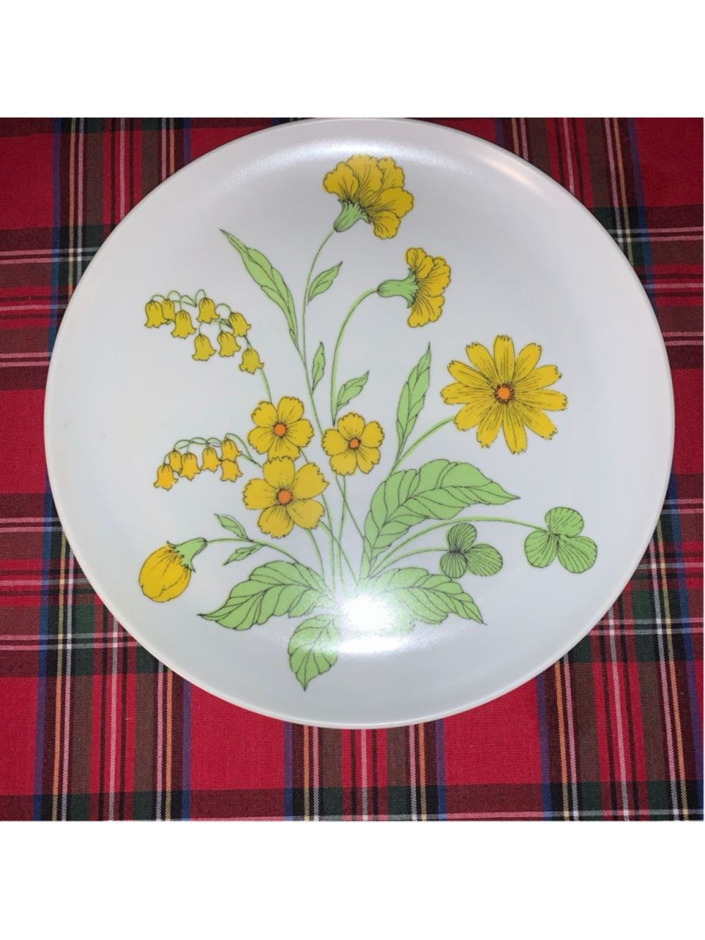Vintage melamine Dinnerware replacement Plate White Yellow Floral clover